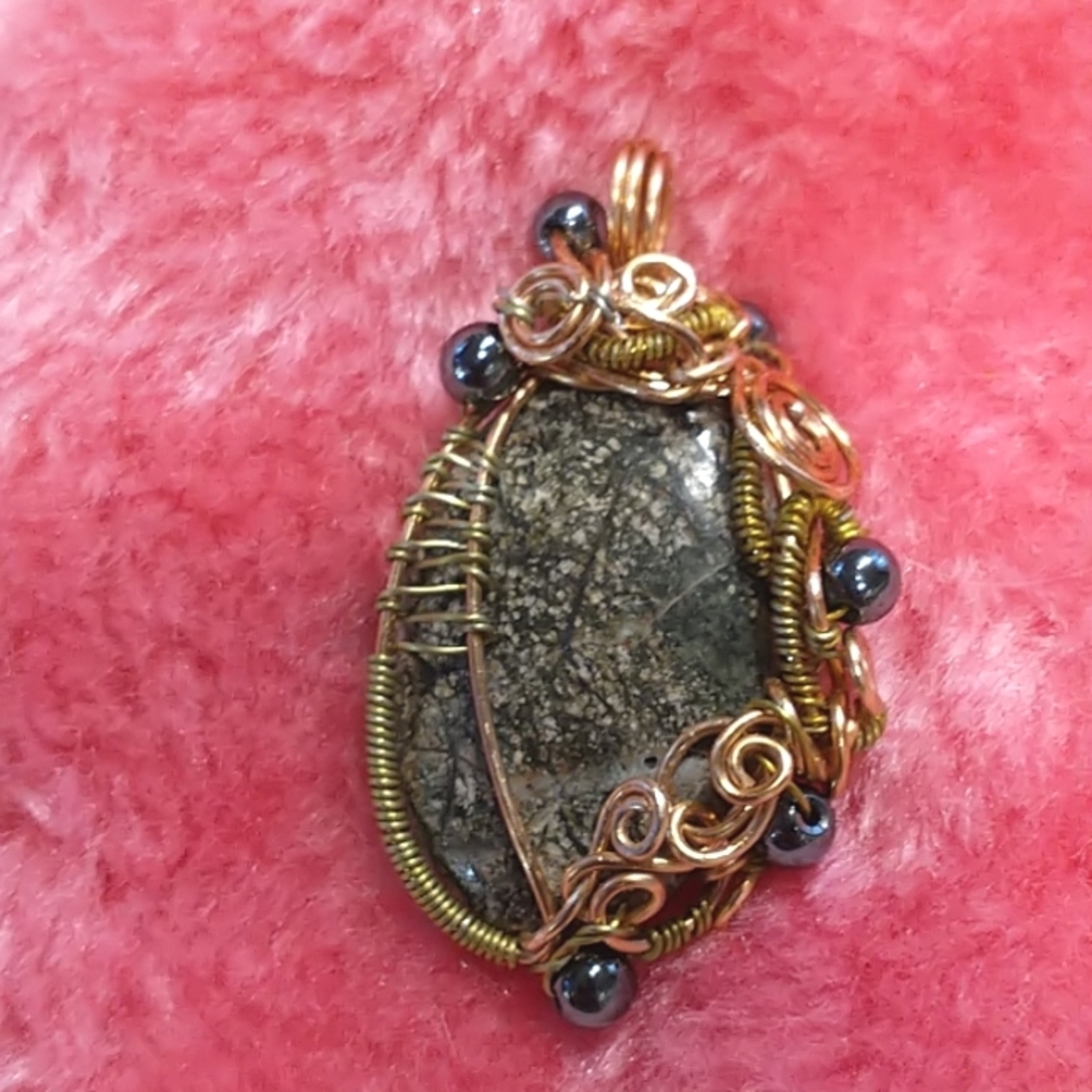 NWT Moss Agate & Hematite Pendant